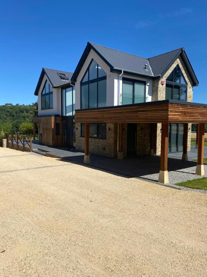 Stunning Modern Home Set In Beautiful Grounds. Bath Exterior foto