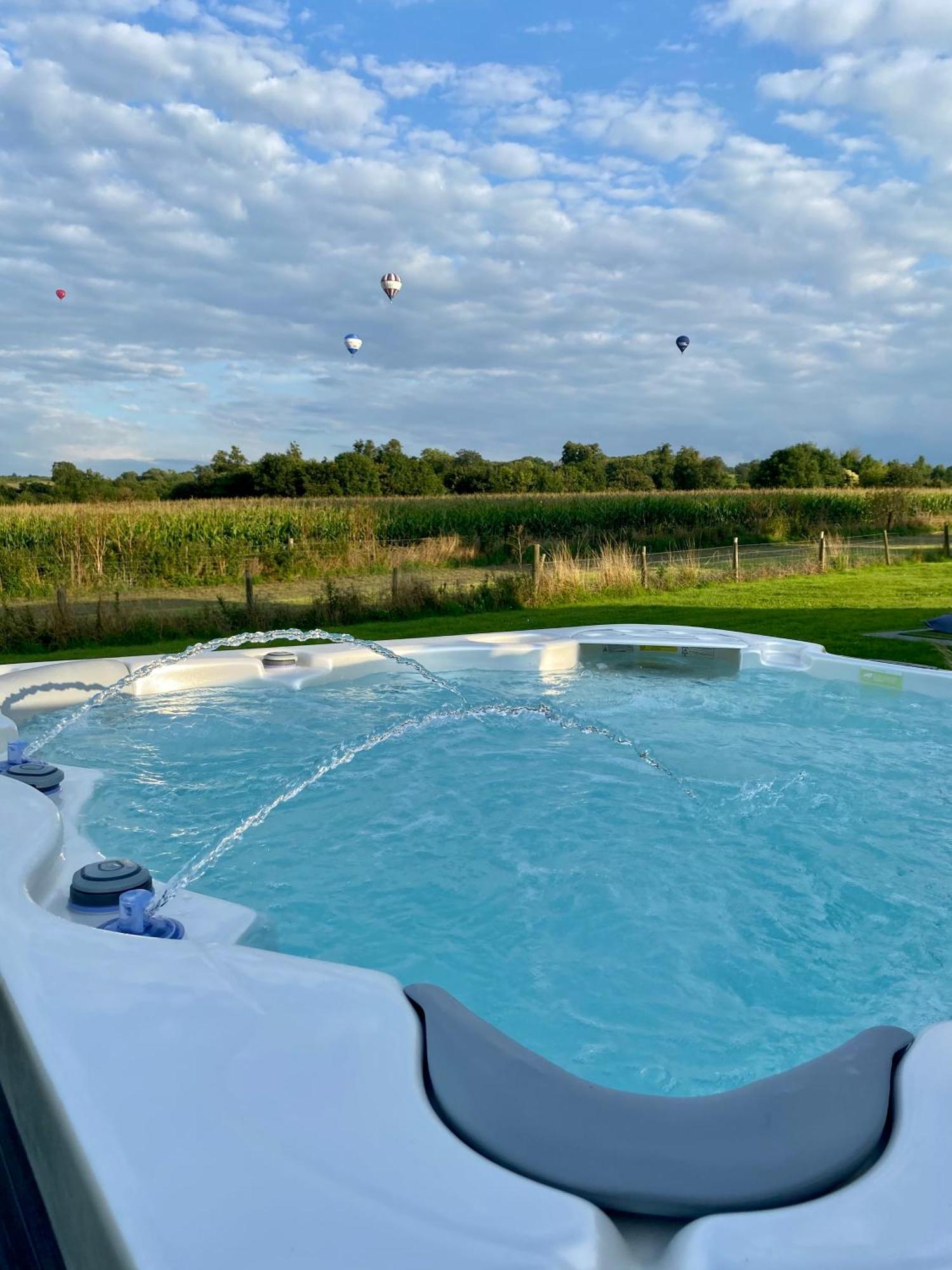 Stunning Modern Home Set In Beautiful Grounds. Bath Exterior foto